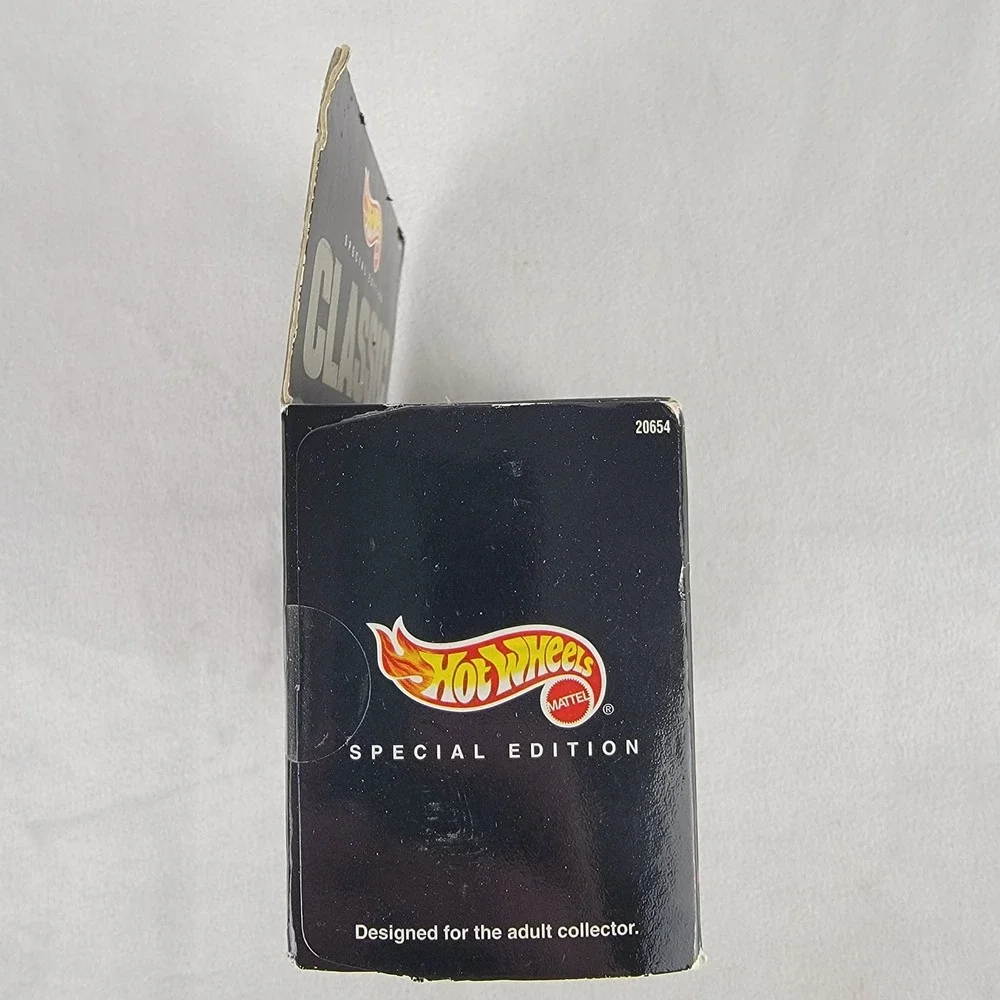 Hot Wheels '67 Pontiac GTO Special Edition Classic Hills Diecast Car